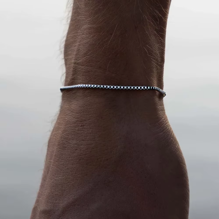 FROST ARMBAND