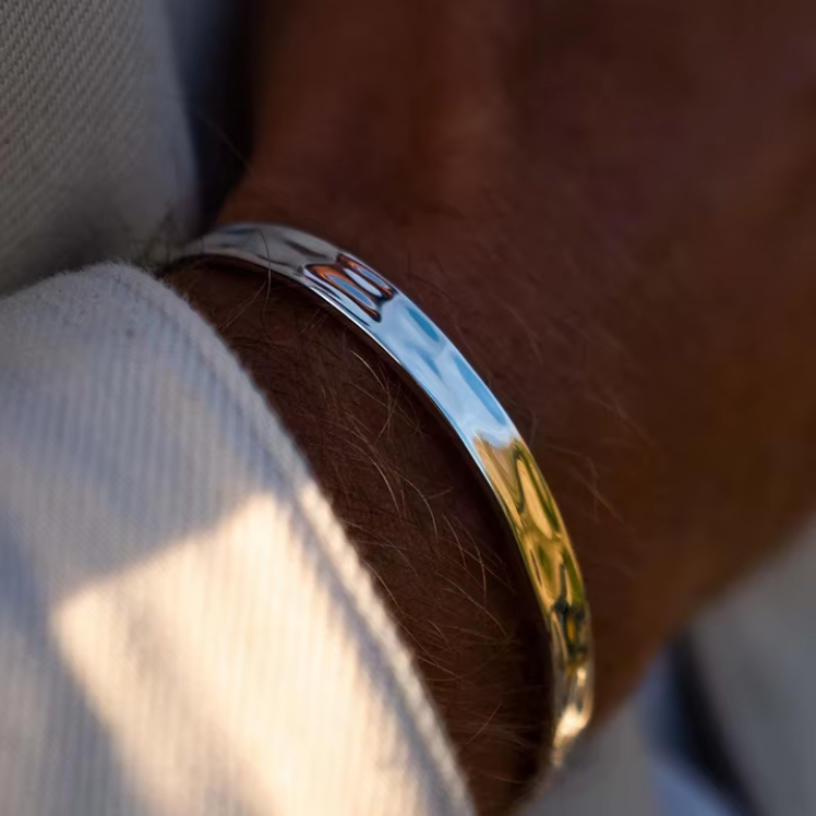 FROST ARMBAND CUFF